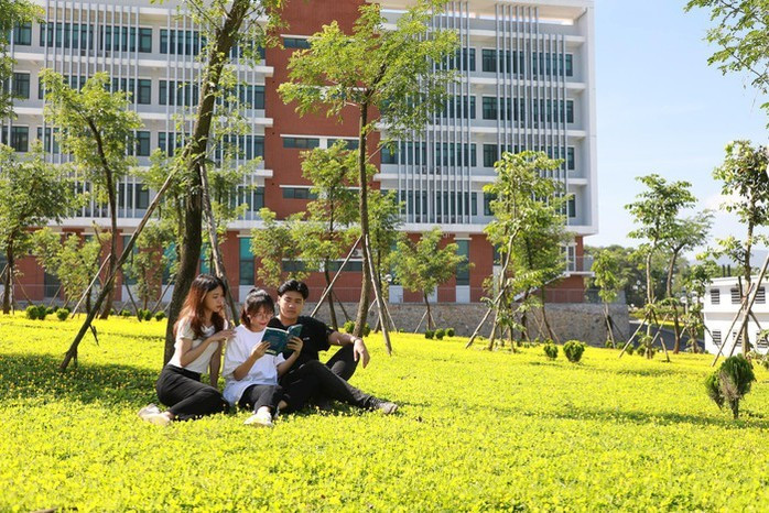 Sinh viên ĐH Quốc gia Hà Nội Sinh viên ĐH Quốc gia Hà Nội