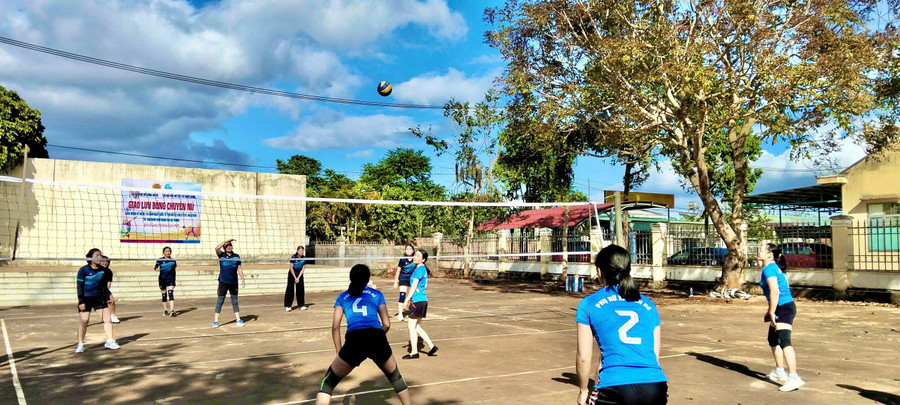 hoi-vien-phu-nu-xa-bien-ho-tham-gia-giao-luu-bong-chuyen-chao-mung-ngay-quoc-te-phu-nu-8-3.jpg