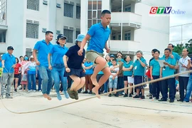 Sôi nổi hội thi các trò chơi dân gian và thi đấu thể thao