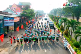 Hào hứng chạy đồng hành “Vì bình yên biên giới”