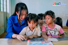 Lớp học hè miễn phí cho trẻ em nghèo