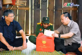 Thường trực Tỉnh ủy Gia Lai thăm, tặng quà các gia đình chính sách, người có công với cách mạng