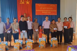 Ban Dân vận Huyện ủy và MTTQ Việt Nam huyện Đức Cơ kết nghĩa với làng Ngol Rông