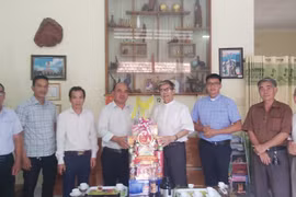 Gia Lai: Thăm, chúc mừng các cơ sở Công giáo và Tin lành nhân dịp lễ Phục sinh