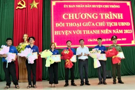 Chủ tịch UBND huyện Chư Prông đối thoại với thanh niên