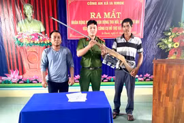 Krông Pa ra mắt mô hình “Vận động thu hồi, giao nộp vũ khí, vật liệu nổ và công cụ hỗ trợ”