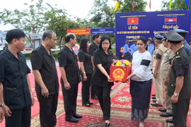 Trang trọng lễ cầu siêu và tiễn đưa các anh hùng liệt sĩ hy sinh trên chiến trường Campuchia về nước
