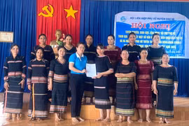 Ra mắt Câu lạc bộ “Phụ nữ tuyên truyền vận động quần chúng tham gia sinh hoạt đạo thuần túy” làng Tơ Drăh