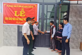 Pleiku trao nhà “Đại đoàn kết” cho hộ nghèo
