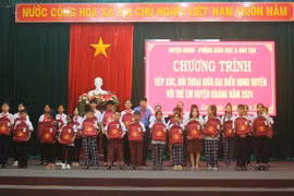 Đại biểu HĐND huyện Kbang tiếp xúc, đối thoại với thiếu nhi