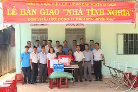 Ia Grai: Trao nhà tình thương cho gia đình Puih Din