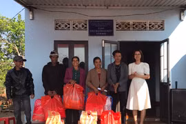 Ia Grai bàn giao 2 căn nhà “Đại đoàn kết” cho hộ nghèo