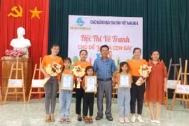 Ia Pa: 19 gia đình thi vẽ tranh “Mẹ và con gái”