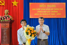 Ông Võ Phúc Ánh được được bầu giữ chức danh Phó Bí thư Thành ủy Pleiku nhiệm kỳ 2020-2025