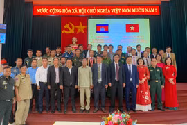 Lãnh đạo huyện Đun Mia thăm, chúc Tết huyện Ia Grai