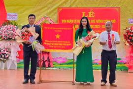 Trường Tiểu học Lê Quý Đôn đón nhận cờ thi đua của Thủ tướng Chính phủ