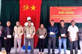 Đak Pơ tặng 20 suất quà cho người có uy tín