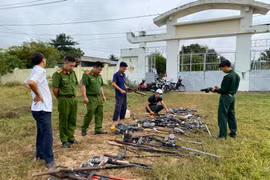 Krông Pa tiêu hủy 198 loại vũ khí, vật liệu nổ, công cụ hỗ trợ