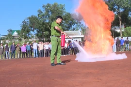 Chư Prông huấn luyện phòng cháy chữa cháy cho lực lượng dân phòng