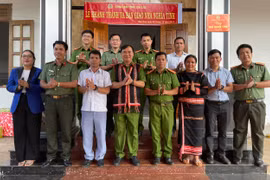 Công an tỉnh trao nhà “Nghĩa tình đồng đội” tại xã Glar