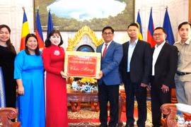 Mặt trận và các tổ chức chính trị-xã hội tỉnh Gia Lai chúc Tết Chol Chnam Thmay tại Ratanakiri