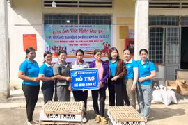 Trao sinh kế cho phụ nữ nghèo và ra mắt mô hình nuôi heo đất tại xã Cư An