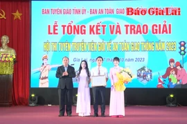 “Thượng tôn pháp luật để xây dựng văn hóa giao thông an toàn” 