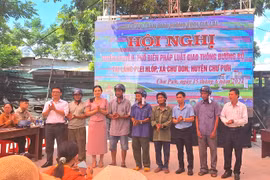 Phổ biến Luật Giao thông đường bộ đến đồng bào dân tộc thiểu số xã Chư Don