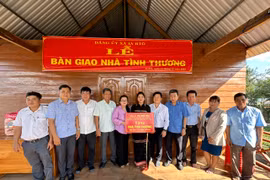 Bàn giao 2 căn nhà tình thương cho hộ nghèo tại thị xã Ayun Pa