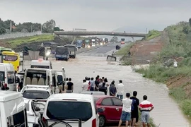 Phó Thủ tướng Chính phủ Trần Hồng Hà yêu cầu xử lý triệt để tình trạng ngập tại cao tốc Phan Thiết-Dầu Giây