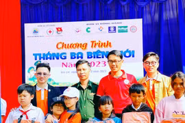 Nhiều phần quà ý nghĩa cho học sinh vùng biên Ia Púch