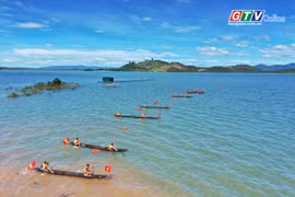 Hấp dẫn hội đua thuyền độc mộc trên sông Pô Cô