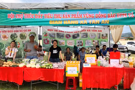 Có 18 gian hàng tham gia hội chợ sản phẩm vùng đồng bào dân tộc thiểu số huyện Đak Pơ