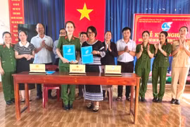 Hội phụ nữ Cụm thi đua số II Công an tỉnh Gia Lai kết nghĩa với phụ nữ làng Wâu