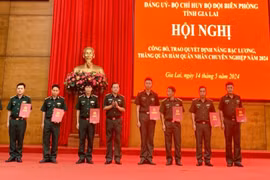 65 quân nhân chuyên nghiệp được nâng lương, thăng quân hàm