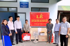 Bàn giao 2 căn nhà “Đại đoàn kết” cho hộ nghèo, hộ cận nghèo huyện Đak Pơ