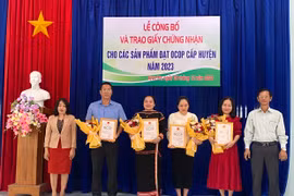 Ayun Pa trao giấy chứng nhận cho 4 sản phẩm đạt OCOP 3 sao cấp huyện