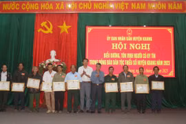 Kbang biểu dương 20 người có uy tín tiêu biểu