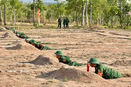 90 chiến sĩ mới kiểm tra thực hành “3 tiếng nổ”