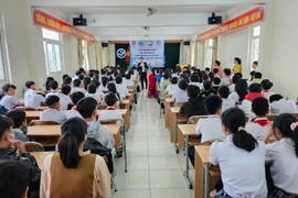 Tư vấn tâm lý sức khỏe tuổi vị thành niên cho 180 em học sinh Pleiku