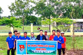 Chư Prông trồng 200 cây xanh tại Khu di tích Chiến thắng Plei Me