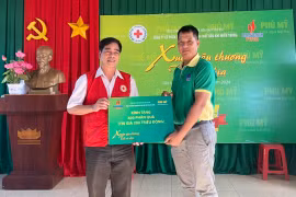 Tặng 661 suất quà cho gia đình chính sách, công nhân, người khó khăn tỉnh Gia Lai