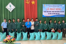 Cao su Chư Prông hỗ trợ hơn 340 triệu cho công nhân dân tộc thiểu số