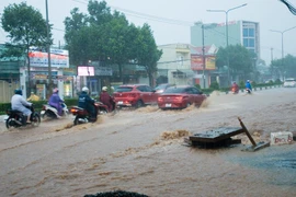 Tp.Pleiku mưa lớn, một số đoạn đường ngập nước gây nguy hiểm cho người tham gia giao thông