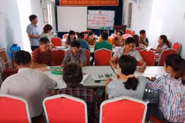 270 hội viên nông dân được tập huấn nuôi gà trên đệm lót sinh học 