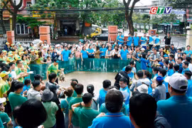 Rộn rã tiếng cười tại hội thi các trò chơi dân gian