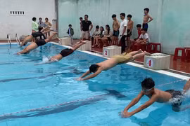 Trao 20 bộ huy chương tại giải bơi học sinh, thanh thiếu niên huyện Krông Pa