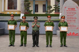 Khen thưởng 8 chiến sĩ Công an xuất sắc trong chuyên án đấu tranh với tội phạm đục phá két sắt