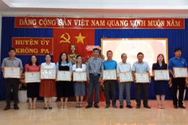 Krông Pa khen thưởng 6 tập thể, cá nhân điển hình Dân vận khéo