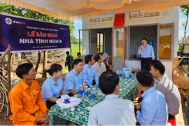 Bàn giao nhà cho hộ nghèo huyện Đức Cơ và Chư Pưh